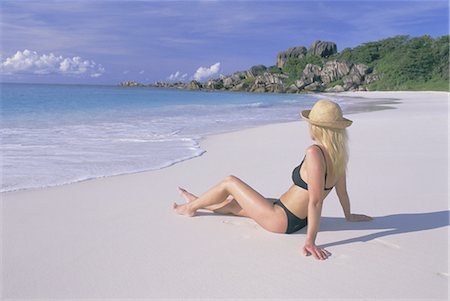 simsearch:841-02718139,k - Femme assise sur la plage, Grand Anse, La Digue Island, Seychelles, océan Indien, Afrique Photographie de stock - Rights-Managed, Code: 841-02705456