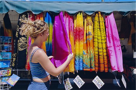 postcard shop - Vêtements colorés suspendus dans une boutique, Sainte-Lucie, au vent Iles, Antilles, Caraïbes, Amérique centrale Photographie de stock - Rights-Managed, Code: 841-02705478