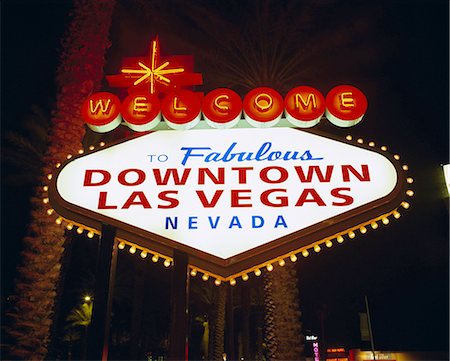 simsearch:841-03028302,k - Welcome to Las Vegas sign at night, Las Vegas, Nevada, United States of America, North America Foto de stock - Con derechos protegidos, Código: 841-02705518