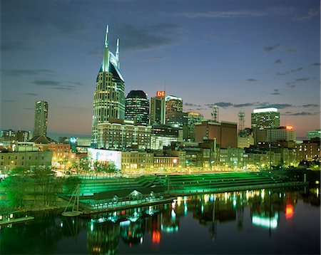 City skyline and Cumberland river at dusk, Riverfront Park, Nashville, Tennessee, United States of America, North America Foto de stock - Con derechos protegidos, Código: 841-02705777