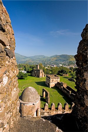 simsearch:841-03034184,k - Vue Gonder et l'enceinte royale depuis le sommet de palais, Gonder, Gonder, Ethiopie, Afrique des Fasiladas Photographie de stock - Rights-Managed, Code: 841-02705878