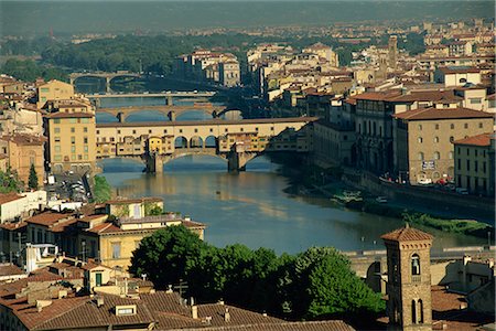 ponte vecchio - The Ponte Vecchio Bridge over the River Arno, from the Piazzale Michelangelo, in the city of Florence, Tuscany, Italy, Europe Fotografie stock - Rights-Managed, Codice: 841-02706168