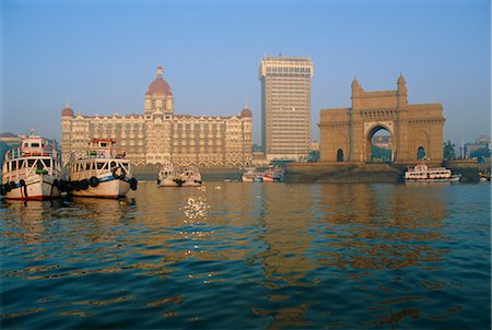 Waterfront, the Taj Mahal Intercontinental Hotel and the Gateway to India, Mumbai, previously called Bombay, Maharashtra State, India Stock Photo - Rights-Managed, Code: 841-02706243