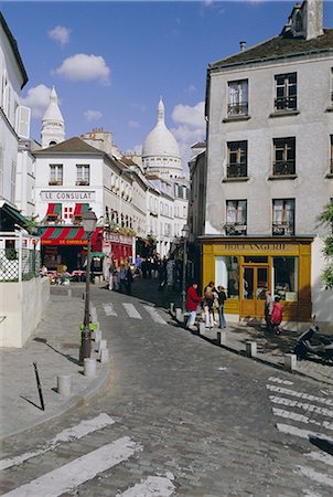 Street scene and the dome of the basilica of Sacre Coeur, Montmartre, Paris, France, Europe Foto de stock - Con derechos protegidos, Código: 841-02706530
