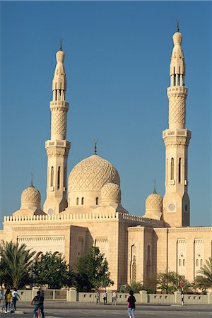 simsearch:841-02706761,k - La mosquée de Jumeirah, Dubai, Émirats Arabes Unis, Moyen-Orient Photographie de stock - Rights-Managed, Code: 841-02706760