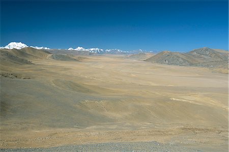 Lalung La on Kathmandu-Lhasa road, Shisapangma snow peak in distance, Tibetan Plateau, Tibet, China, Asia Foto de stock - Con derechos protegidos, Código: 841-02706940