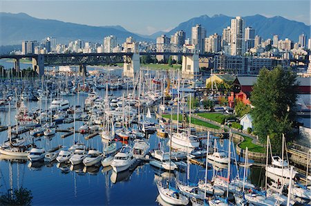 City centre seen across marina in Granville Basin, Vancouver, British Columbia, Canada Foto de stock - Con derechos protegidos, Código: 841-02707004