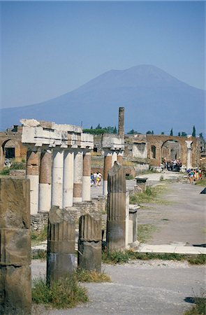 simsearch:841-02704827,k - Vesuvius volcano from ruins of Forum buildings in Roman town, Pompeii, Campania, Italy, Europe Stock Photo - Rights-Managed, Code: 841-02707016