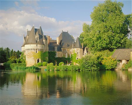 pays de la loire landmarks - Bazouges Chateau and the River Loire at Sarthe, Pays de la Loire, Loire Valley, France, Europe Stock Photo - Rights-Managed, Code: 841-02707097