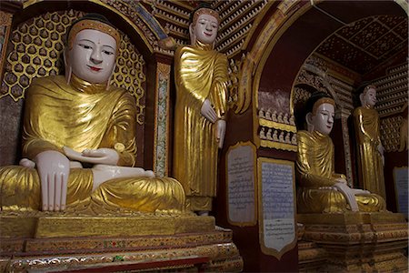 Golden Buddhas inside the paya, Thanboddhay Paya built in the 20th century by Moehnyin Sayadaw, said to contain over 500000 Buddha images, Monywa, Sagaing Division, Myanmar (Burma), Asia Foto de stock - Direito Controlado, Número: 841-02707351