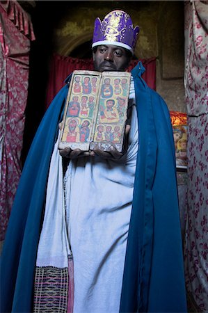 Prêtre tenant un manuscrit ancien, Ashetan Maryam, Lalibela, Ethiopie, Afrique Photographie de stock - Rights-Managed, Code: 841-02707382