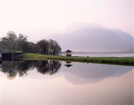 simsearch:841-02946191,k - Ben Nevis reflected in the Caledonian Canal, early morning, Corpach, near Fort William, Western Highlands, Scotland, United Kingdom, Europe Foto de stock - Con derechos protegidos, Código: 841-02707643