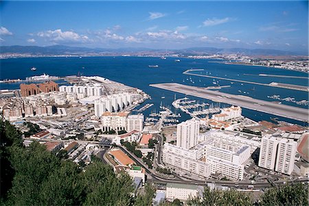 simsearch:841-02903231,k - Vue sur l'aéroport et Europort, Gibraltar, Méditerranée, Europe Photographie de stock - Rights-Managed, Code: 841-02707731