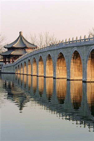 summer palace - Seventeen Arch Bridge, Kunming Lake, Summer Palace, Beijing, China, Asia Foto de stock - Con derechos protegidos, Código: 841-02708109