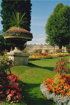 Jardins et le Royal Crescent, Bath, Avon, Angleterre, RU Photographie de stock - Rights-Managed, Code: 841-02708112