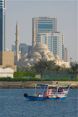 sharjah - Sharjah Creek skyline, Sharjah, United Arab Emirates (U.A.E.), Middle East Foto de stock - Con derechos protegidos, Código: 841-02708251