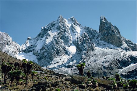 simsearch:841-03034234,k - The peaks of Mt. Kenya, seen from the Teleki Valley, with ranger station in foreground, Kenya, East Africa, Africa Foto de stock - Con derechos protegidos, Código: 841-02708576