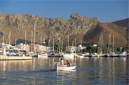 simsearch:841-02919292,k - Bateau de pêche quittant le port de Puerto Pollensa, Majorque (Majorque), îles Baléares, Espagne, Méditerranée, Europe Photographie de stock - Rights-Managed, Code: 841-02708774