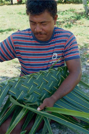feuille de palmier - Portrait d'une vannerie d'homme sur Navini Island, Fiji, îles du Pacifique, Pacifique Photographie de stock - Rights-Managed, Code: 841-02709022