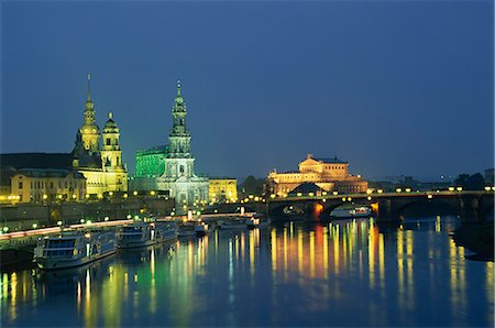 simsearch:841-07202196,k - The River Elbe and city skyline at night at Dresden, Saxony, Germany, Europe Stock Photo - Rights-Managed, Code: 841-02709102