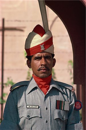 simsearch:841-02923890,k - Guard of honor, Pakistan Rangers regiment, guards the tomb of National Poet Sir Muhammed Iqbal outside Badshahi Mosque, Lahore, Punjab, Pakistan, Asia Fotografie stock - Rights-Managed, Codice: 841-02709347
