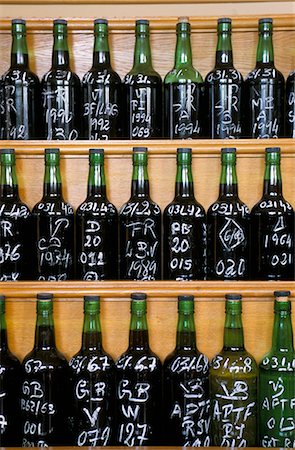 Bottles for tasting, Symington's port lodge, Oporto (Porto), Portugal, Europe Foto de stock - Con derechos protegidos, Código: 841-02709502