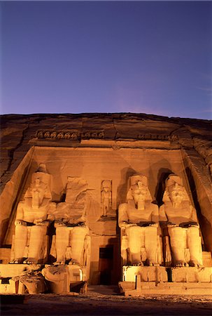 simsearch:400-04803908,k - Éclairés de la façade du temple et les colosses de Ramsès II (Ramsès le grand), Abou Simbel, patrimoine mondial de l'UNESCO, Nubie, Egypte, Afrique du Nord, Afrique Photographie de stock - Rights-Managed, Code: 841-02709572