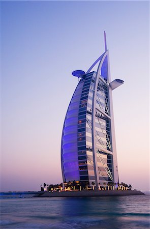 simsearch:841-05785624,k - Sunset, Burj Al Arab Hotel, Dubai, United Arab Emirates, Middle East Foto de stock - Con derechos protegidos, Código: 841-02709642