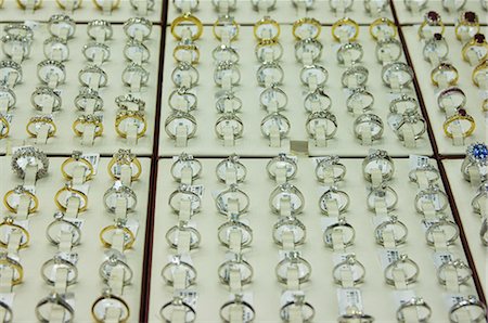 solitaire - Anneaux de diamant dans le Gold Souk, Deira, Dubai, United Arab Emirates Moyen-Orient Photographie de stock - Rights-Managed, Code: 841-02709659