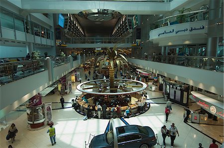 The Duty Free area at Dubai International Airport, Dubai, United Arab Emirates, Middle East Foto de stock - Con derechos protegidos, Código: 841-02709681