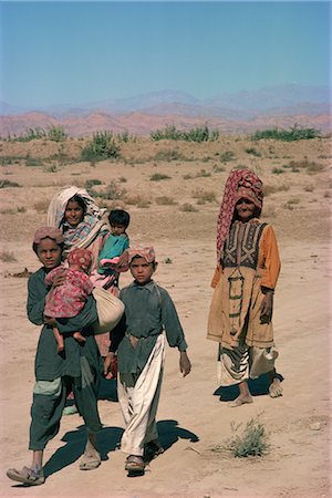 pakistan - A group of Baluchi women and children near Sibi, Pakistan, Asia Foto de stock - Con derechos protegidos, Código: 841-02703124
