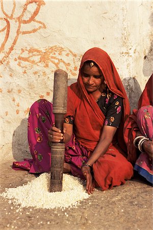 pound - Woman pounding food in village near Deogarh, Rajasthan state, India, Asia Foto de stock - Con derechos protegidos, Código: 841-02703291