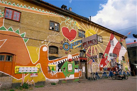 simsearch:841-02707761,k - Bright mural on a bar in Christiania, an independant community project, Copenhagen, Denmark, Scandinavia, Europe Foto de stock - Direito Controlado, Número: 841-02703571