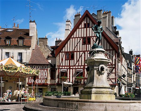 dijon - Place Francois Rude Bareuzai, Dijon, Bourgogne (Burgundy), France, Europe Foto de stock - Direito Controlado, Número: 841-02703739