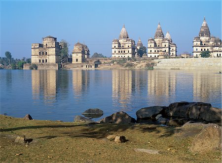 Royal chattris (tombes) et le Betwa rivière en début de matinée Orcha, Madhya Pradesh, l'état en Inde, Asie Photographie de stock - Rights-Managed, Code: 841-02703823