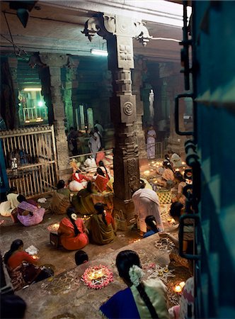 Worshippers at a shrine inside the Sri Meenakshi Temple, Madurai, Tamil Nadu state, India, Asia Foto de stock - Con derechos protegidos, Código: 841-02703874