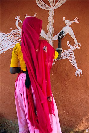 simsearch:841-06031287,k - Woman decorating her house with traditional local designs, Tonk region, Rajasthan, India, Asia Stock Photo - Rights-Managed, Code: 841-02714221