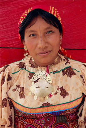 simsearch:841-03060483,k - Portrait of a Cuna (Kuna) Indian woman, Rio Sidra, San Blas archipelago, Panama, Central America Stock Photo - Rights-Managed, Code: 841-02714402