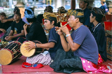 Musiciens à la cérémonie de crémation, l'île de Bali, en Indonésie, Asie du sud-est, Asie Photographie de stock - Rights-Managed, Code: 841-02714436