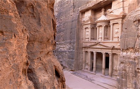 simsearch:841-03057601,k - The Treasury (El Khazneh), Petra, UNESCO World Heritage Site, Jordan, Middle East Stock Photo - Rights-Managed, Code: 841-02714528