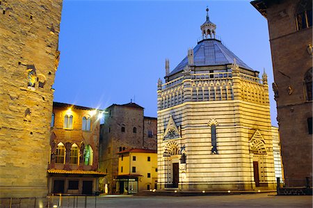 piazza del duomo - San Giovanni Baptistry, Piazza del Duomo, Pistoia, Tuscany, Italy Fotografie stock - Rights-Managed, Codice: 841-02714657