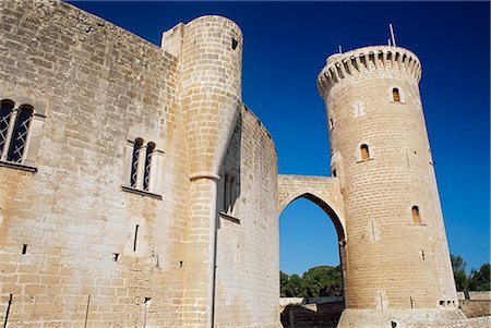 Castell de Bellver, un château du XIVe siècle, Palma de Mallorca, Mallorca (Majorque), îles Baléares, Espagne, Méditerranée, Europe Photographie de stock - Rights-Managed, Code: 841-02714738