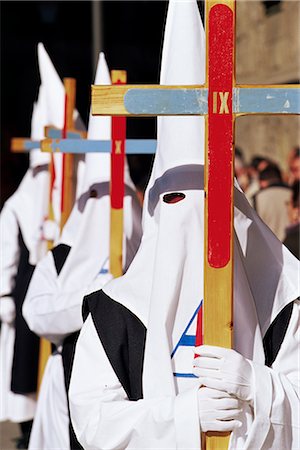 salamanca - Penitents carrying crosses in procession during Holy Week, Salamanca, Castilla Leon, Spain, Europe Foto de stock - Con derechos protegidos, Código: 841-02714787