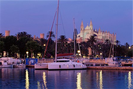 palma de mallorca cathedral - Palma cathedral from the harbour at dusk, Palma de Mallorca, Majorca, Balearic Islands, Spain, Mediterranean, Europe Foto de stock - Con derechos protegidos, Código: 841-02714782