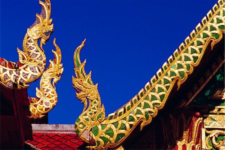 simsearch:841-02825033,k - Décoration de Nagas (serpents sacrés) sur le toit du temple, Wat Phrathat Doi Suthep, Chiang Mai, Thaïlande Photographie de stock - Rights-Managed, Code: 841-02714832