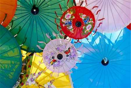 Coloré parapluies peints à la main, artisanat traditionnel de Thaïlande du Nord Photographie de stock - Rights-Managed, Code: 841-02714833