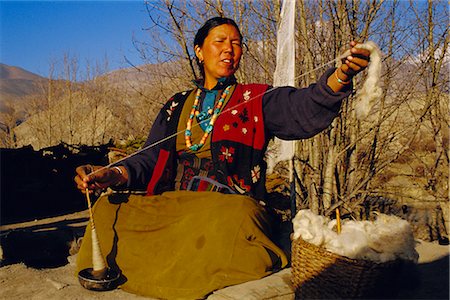 simsearch:841-02832205,k - Gurung woman spinning wool, near MUKtinath, Nepal Foto de stock - Con derechos protegidos, Código: 841-02714891