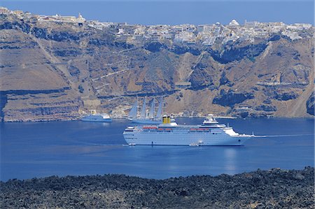 Thira's Gulf and boats, Thira, Santorini, Cyclades Islands, Greece Stock Photo - Rights-Managed, Code: 841-02714987