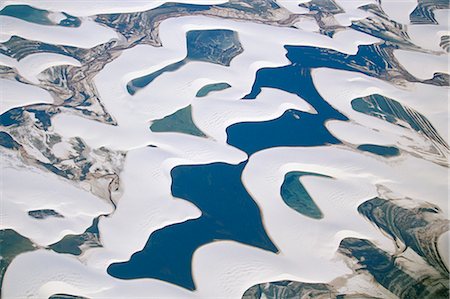 simsearch:841-03033680,k - Aerial view of the sandy dunes and lagoons, part of Parque Nacional dos Lencois Maranhenses, Brazil, South America Foto de stock - Con derechos protegidos, Código: 841-02715077