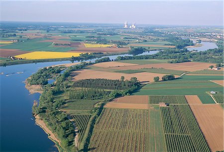 simsearch:841-02945076,k - Aerial view of countryside near the nuclear power station of Saint Laurent-des-Eaux, Pays de Loire, France, Europe Foto de stock - Con derechos protegidos, Código: 841-02715163